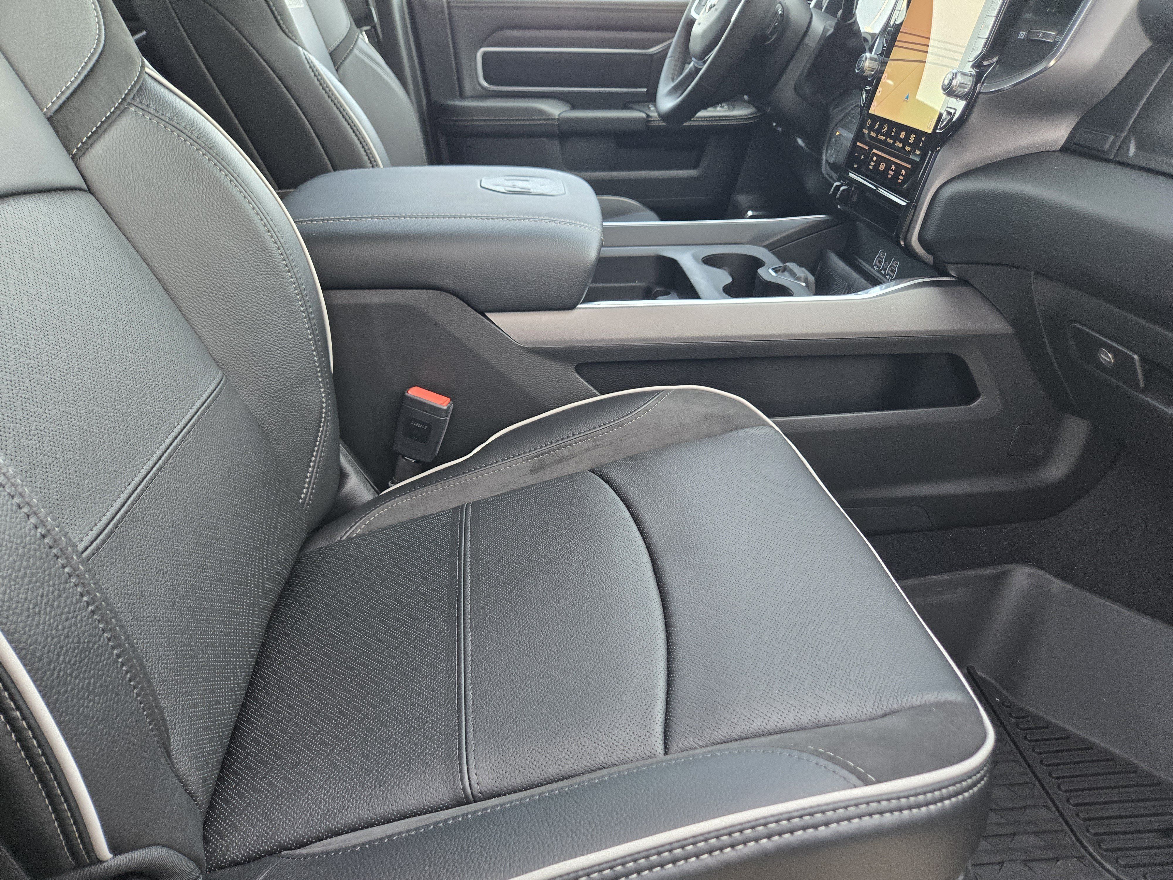 New 2026 RAM 2500 Laramie AWD/4WD image 13