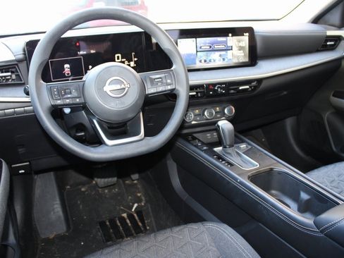 Used 2025 Nissan Kicks SV image 4