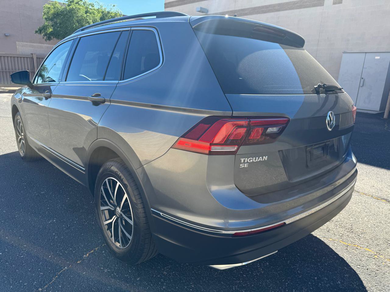 Used 2021 Volkswagen Tiguan SE FWD image 6