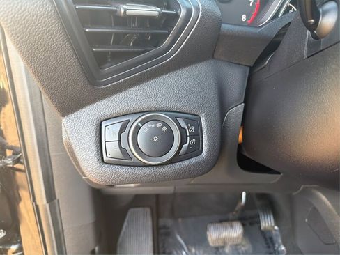 Used 2019 Ford Escape SEL image 17