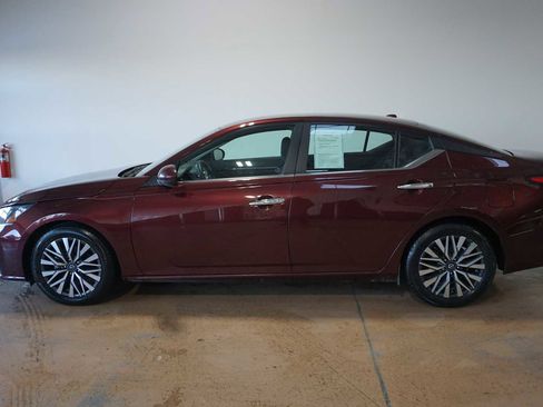 Used 2023 Nissan Altima 2.5 SV image 2