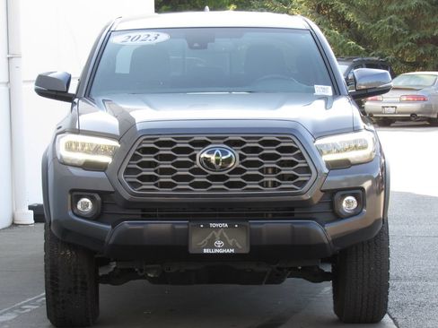 Used 2023 Toyota Tacoma TRD Off-Road w/ Technology Package AWD/4WD image 3