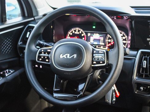 Used 2023 Kia Sorento LX image 15