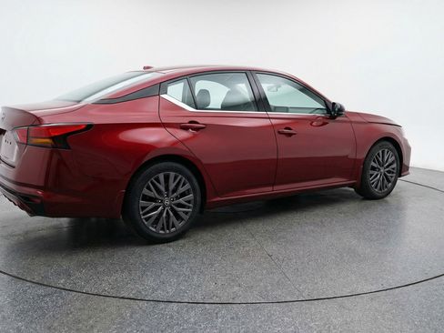 Used 2025 Nissan Altima 2.5 SV image 9