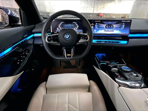 Certified 2026 BMW i5 eDrive40 w/ M Sport Package RWD image 8