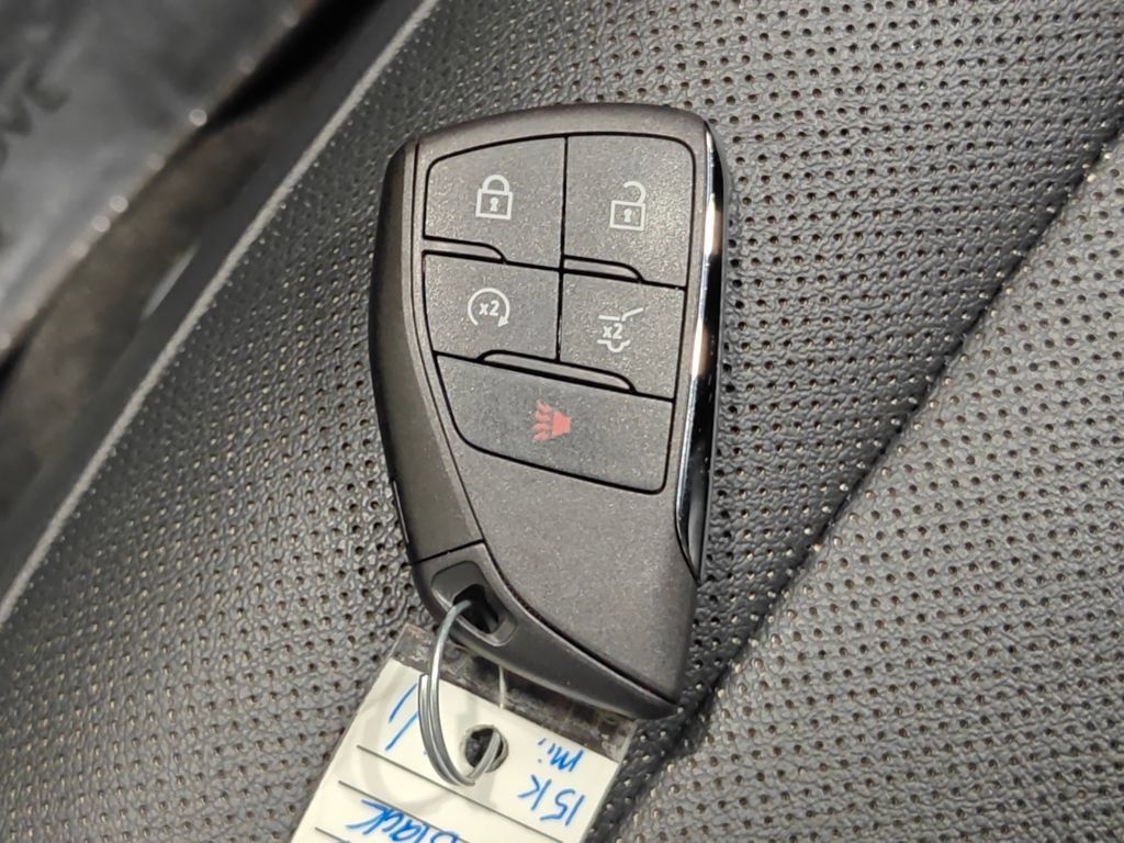Used 2024 Chevrolet Equinox EV RS FWD image 12