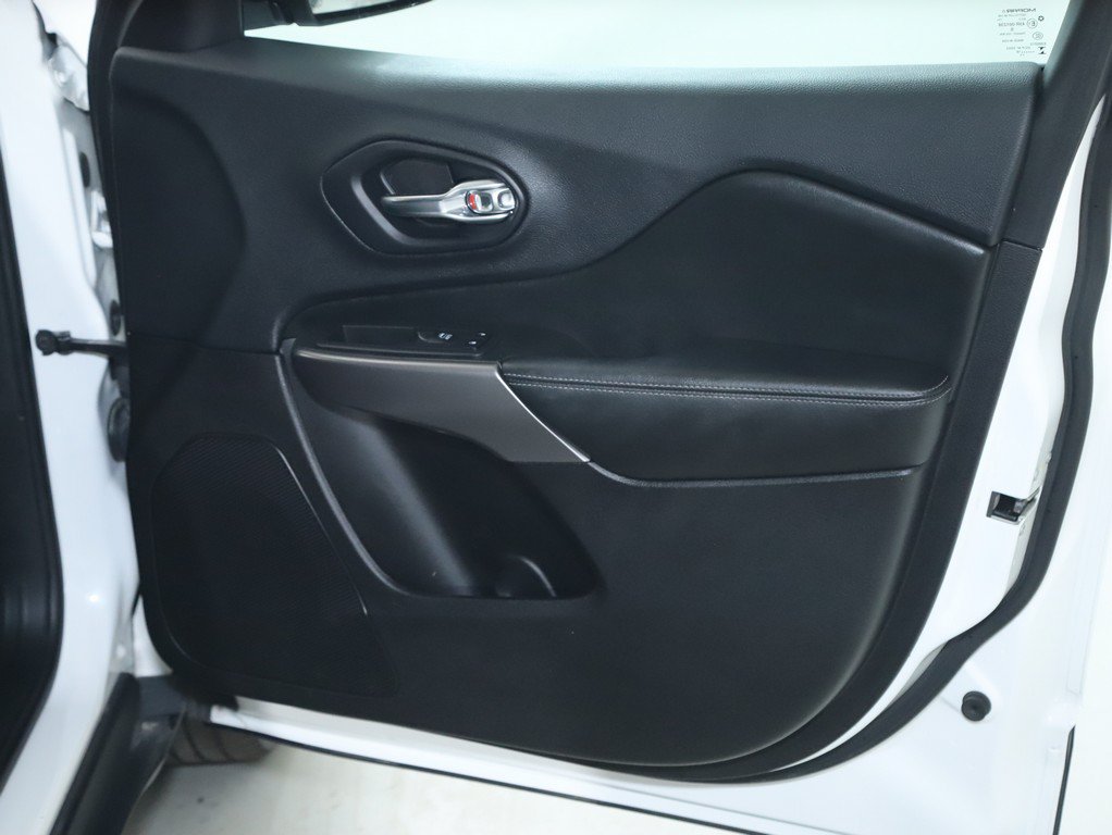 Used 2019 Jeep Cherokee Limited AWD/4WD image 34