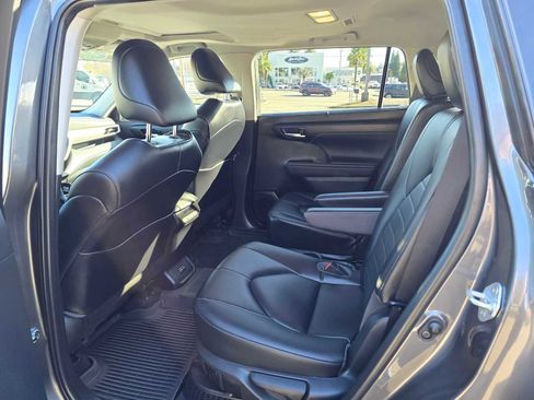 Used 2023 Toyota Highlander XLE image 21