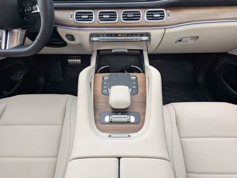 Used 2025 Mercedes-Benz GLS 450 4MATIC image 20