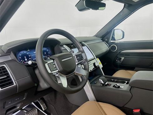 New 2026 Land Rover Discovery Limited Edition image 9