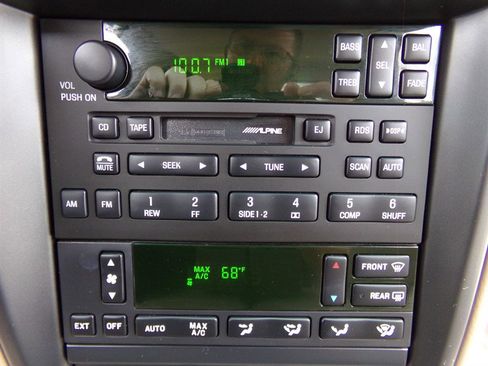 Used 2001 Lincoln Continental image 51