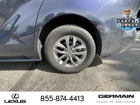 Used 2025 Toyota Sienna XLE FWD image 24