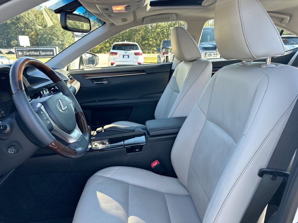 Used 2015 Lexus ES 350 w/ Luxury Package FWD image 8