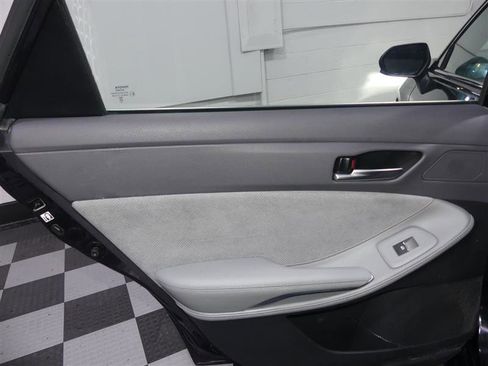 Used 2019 Toyota Avalon XSE image 25