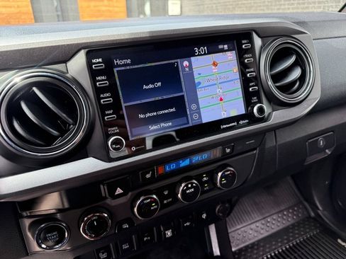 Used 2020 Toyota Tacoma TRD Off-Road w/ Technology Package AWD/4WD image 36