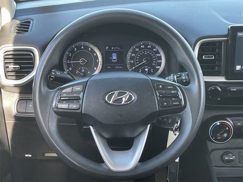 Used 2020 Hyundai Venue SE image 21