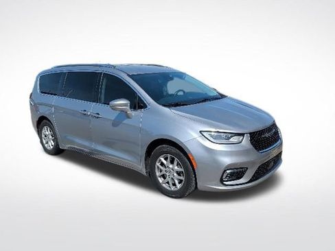 Used 2021 Chrysler Pacifica Touring-L image 7