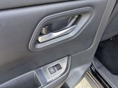 Used 2025 Nissan Rogue SV image 23