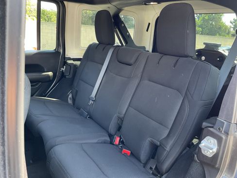 Used 2021 Jeep Wrangler Unlimited Sahara image 19