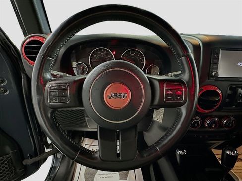 Used 2018 Jeep Wrangler Unlimited Sahara w/ Connectivity Group image 8