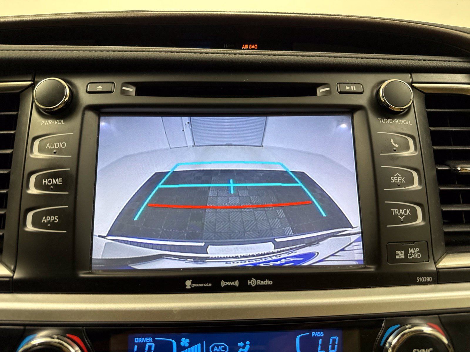 Used 2019 Toyota Highlander XLE FWD image 17