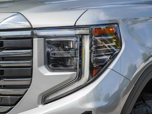 Used 2024 GMC Sierra 1500 AT4 w/ Technology Package AWD/4WD image 7