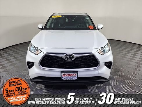 Used 2022 Toyota Highlander XLE image 3