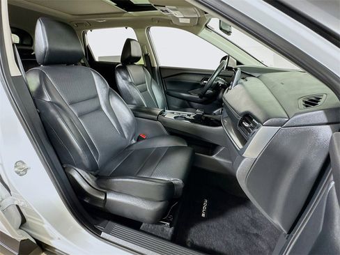 Used 2025 Nissan Rogue SV w/ SV Premium Package image 26