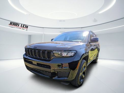 New 2025 Jeep Grand Cherokee L Altitude image 6