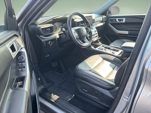 Used 2023 Ford Explorer XLT w/ Equipment Group 202A AWD/4WD image 9