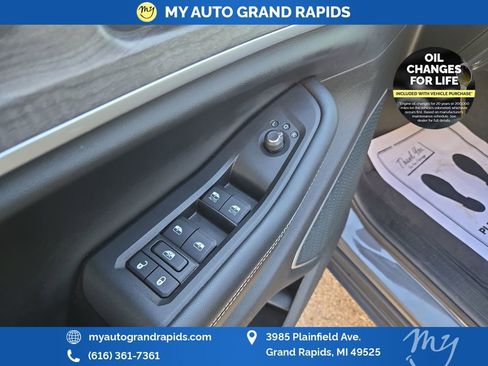 Used 2021 Jeep Grand Cherokee L Limited image 12
