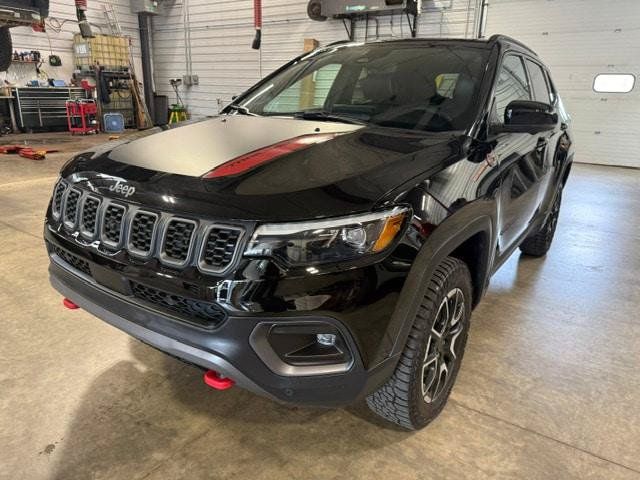 Certified 2025 Jeep Compass Trailhawk w/ Trailhawk Elite Group AWD/4WD image 6