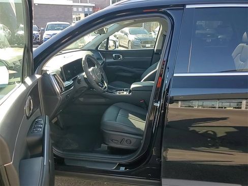 Certified 2025 Kia Sorento S image 11