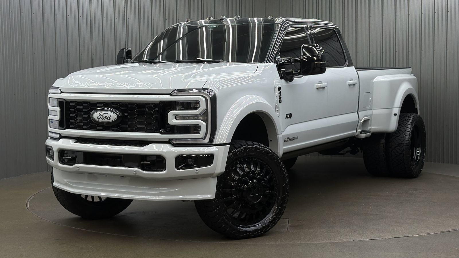 Used 2026 Ford F450 Platinum w/ FX4 Off-Road Package AWD/4WD image 1