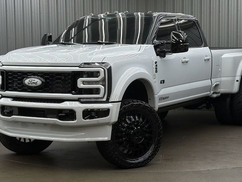 Used 2026 Ford F450 Platinum w/ FX4 Off-Road Package AWD/4WD image 1