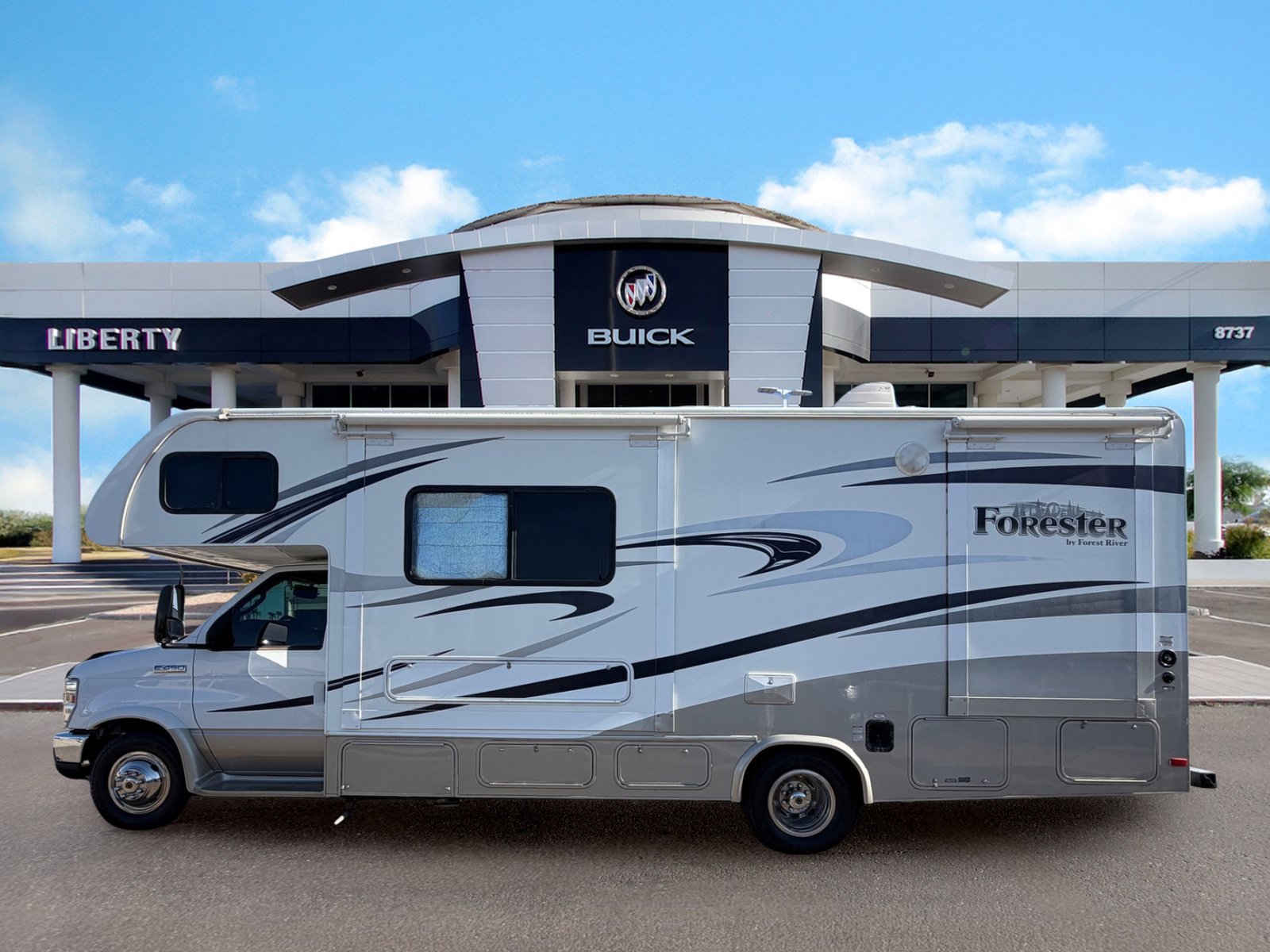 Used 2014 Ford E-450 and Econoline 450 Super Duty w/ Motorhome Prep Package RWD image 7