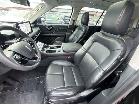 Used 2025 Lincoln Aviator AWD image 11