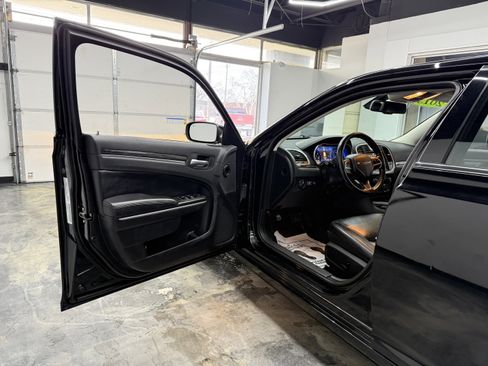 Used 2019 Chrysler 300 Touring L w/ Quick Order Package 22F image 8