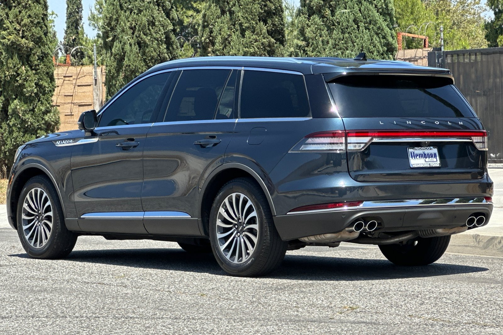 Used 2023 Lincoln Aviator Reserve w/ Equipment Group 201A RWD image 6