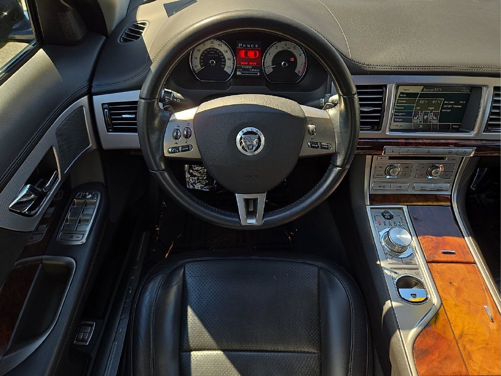 Used 2011 Jaguar XF Premium RWD image 11