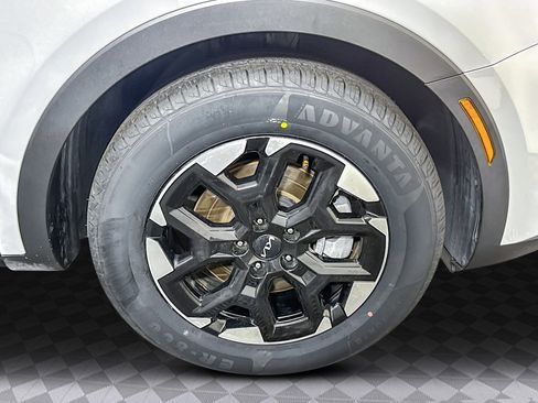 Used 2024 Kia Sorento S image 37