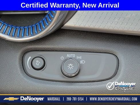 Used 2025 Chevrolet Trax LT FWD image 11