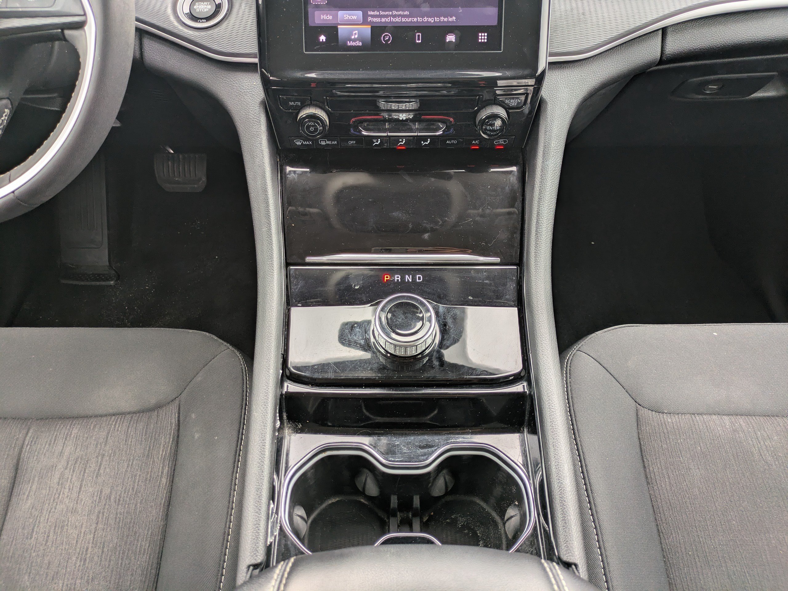 Used 2023 Jeep Grand Cherokee Laredo AWD/4WD image 18