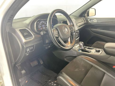Used 2022 Jeep Grand Cherokee Laredo X image 9