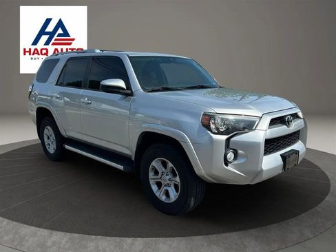Used 2018 Toyota 4Runner SR5 AWD/4WD image 3