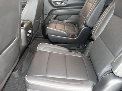 Used 2023 GMC Yukon SLT w/ SLT Luxury Package AWD/4WD image 19