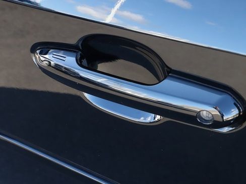 Used 2019 Toyota RAV4 XLE Premium image 11