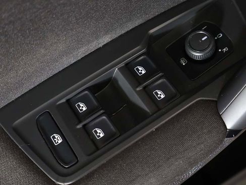 Used 2019 Volkswagen Tiguan S w/ 3rd Row Seat Package image 36