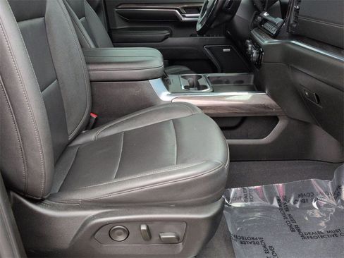 Used 2024 Chevrolet Silverado 2500 LTZ w/ LTZ Premium Package image 28