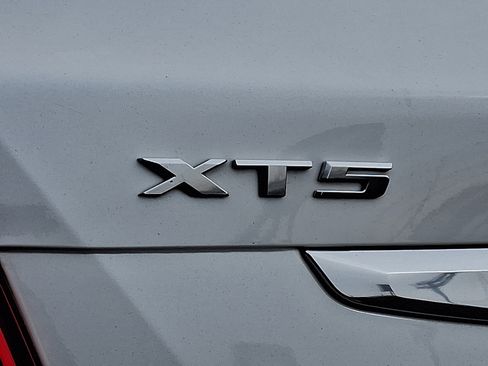 Used 2017 Cadillac XT5 FWD image 30